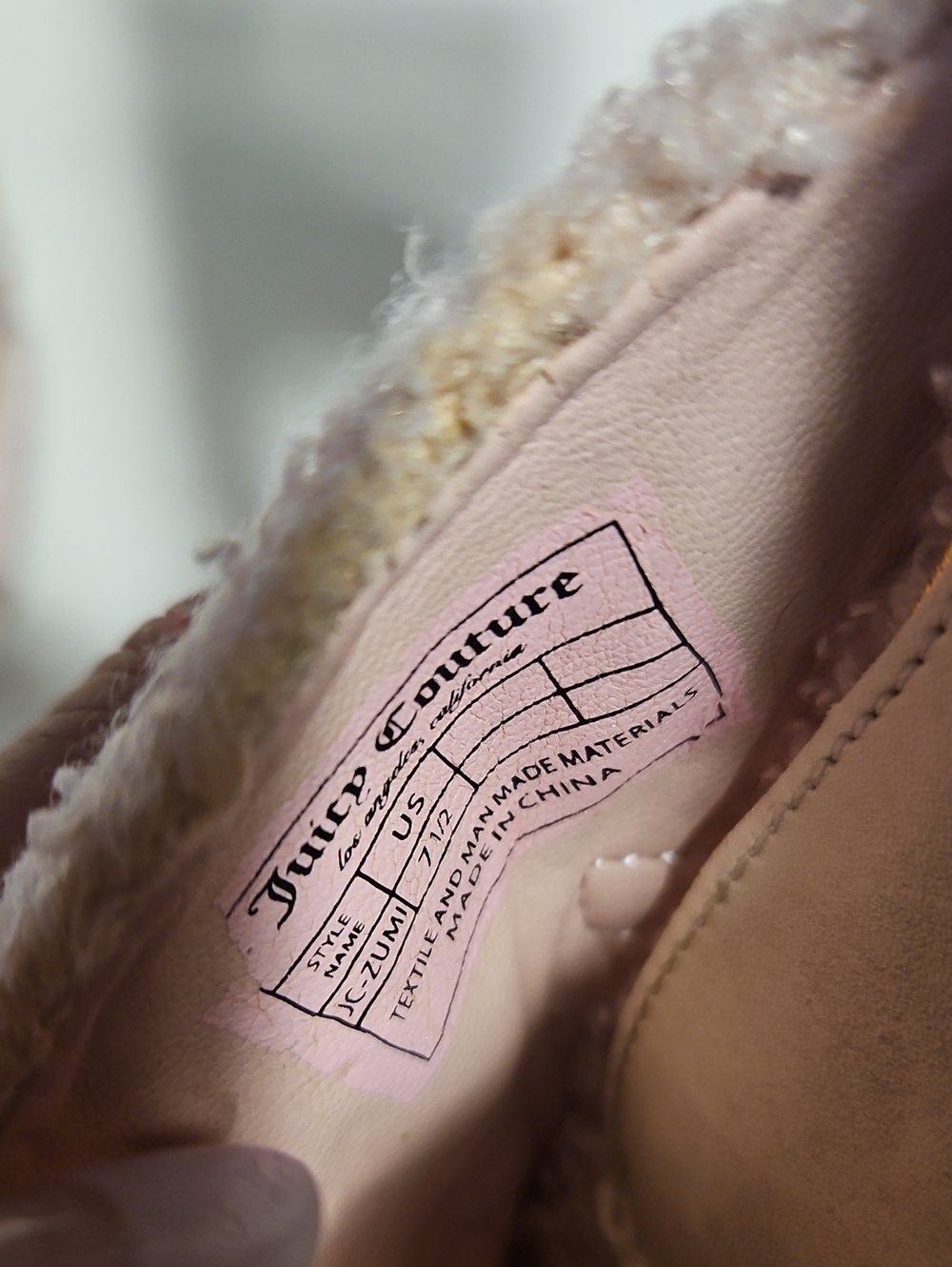 Juicy Couture Pink Fuzzy Slide Sandals with Gold Chain Accent 7.5 - Picture 4 of 4